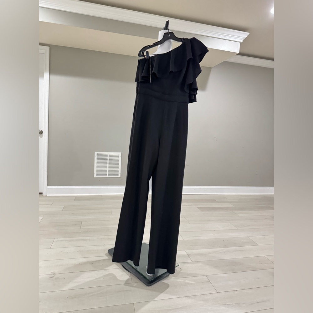$415 Black Halo
Kallan Ruffle Jumpsuit size 8 - Picture 5 of 10